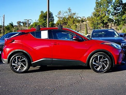 Used 2022 Toyota C-HR XLE image 7