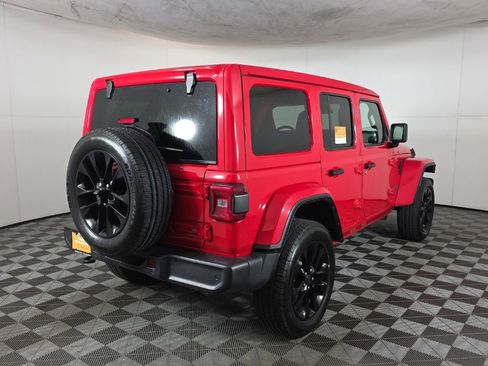Used 2025 Jeep Wrangler Unlimited Sahara w/ Safety Group AWD/4WD image 6