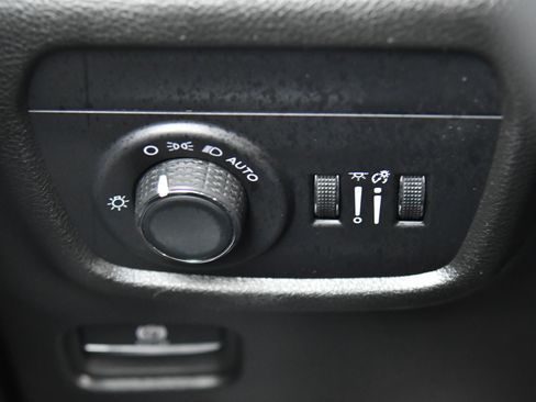 Used 2024 Jeep Grand Cherokee L Laredo image 35