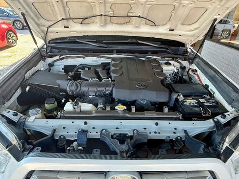 Used 2011 Toyota 4Runner SR5 image 17