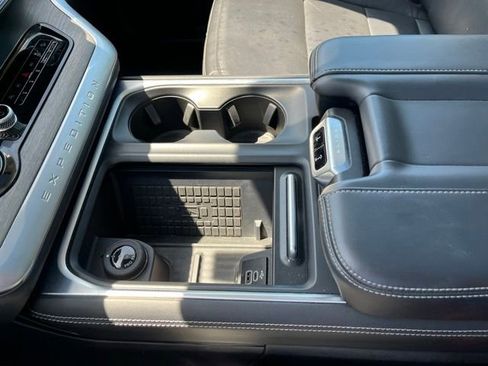 Used 2025 Ford Expedition Platinum AWD/4WD image 31
