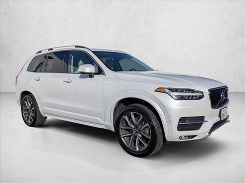 Used 2018 Volvo XC90 T5 Momentum w/ Convenience Package image 3