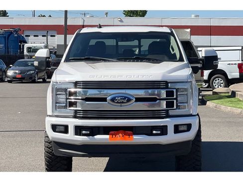 Used 2019 Ford F350 Limited image 11