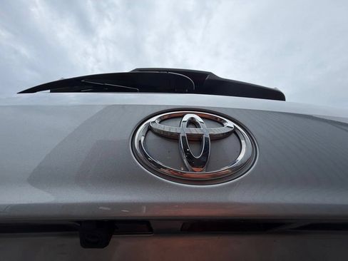 Used 2023 Toyota Highlander XLE AWD/4WD image 44