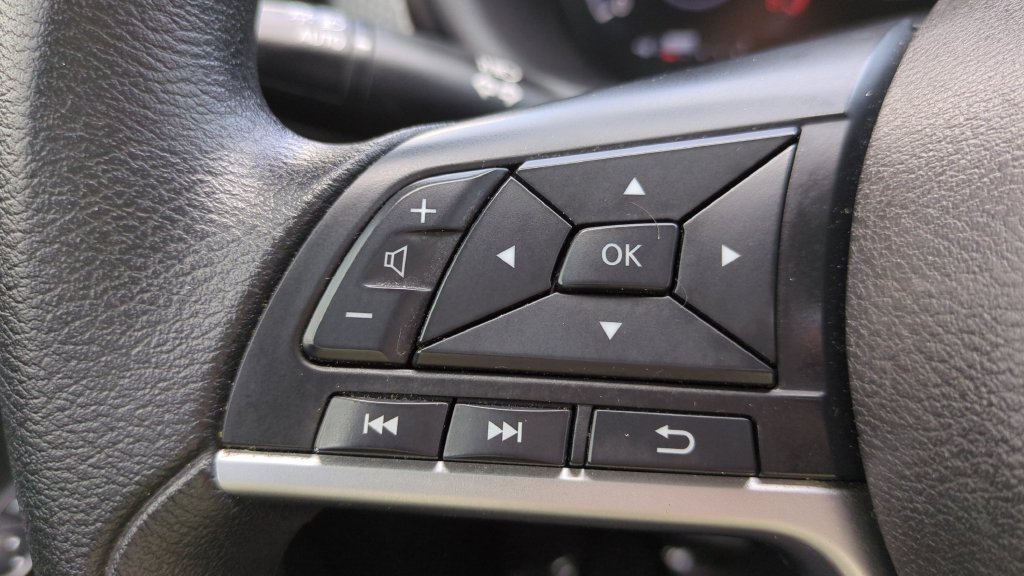 Certified 2023 Nissan Kicks SV FWD image 18