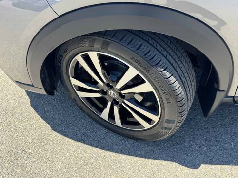 Used 2018 Nissan Kicks SR FWD image 35