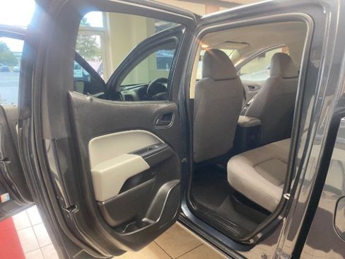 Used 2019 Chevrolet Colorado W/T RWD image 8