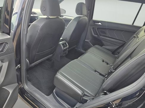 Used 2022 Volkswagen Tiguan SE R-Line image 12