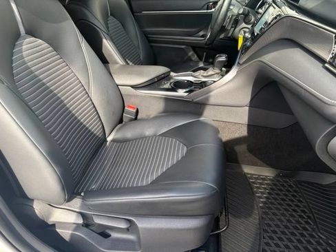 Used 2020 Toyota Camry SE FWD image 17