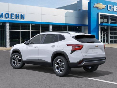 New 2026 Chevrolet Trax LT w/ LT Convenience Package FWD image 3
