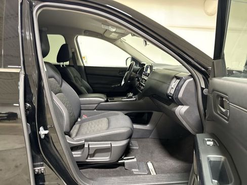 Used 2025 Nissan Pathfinder SV AWD/4WD image 21