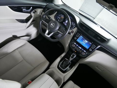 Used 2018 Nissan Rogue Sport SL w/ SL Premium Package image 9