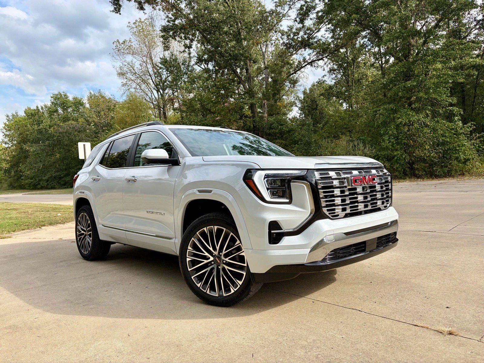 New 2027 GMC Terrain Denali w/ LPO, Floor Liner Package AWD/4WD image 1