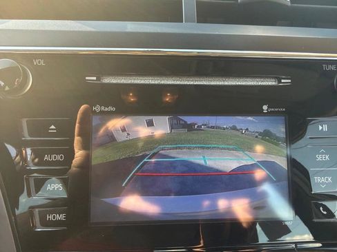 Used 2016 Toyota Prius V Five image 18