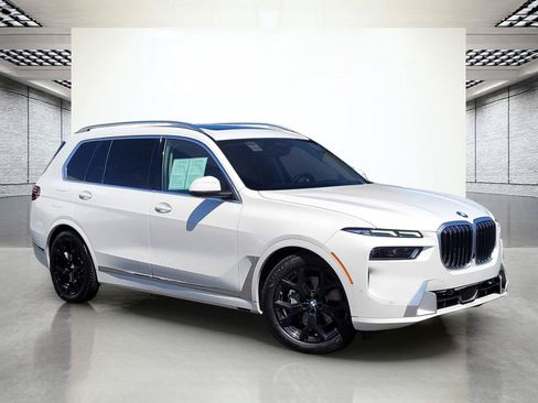 Used 2023 BMW X7 xDrive40i w/ Premium Package AWD/4WD image 2