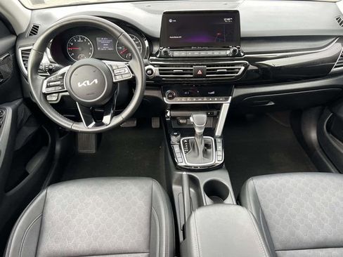 Used 2022 Kia Seltos EX image 13