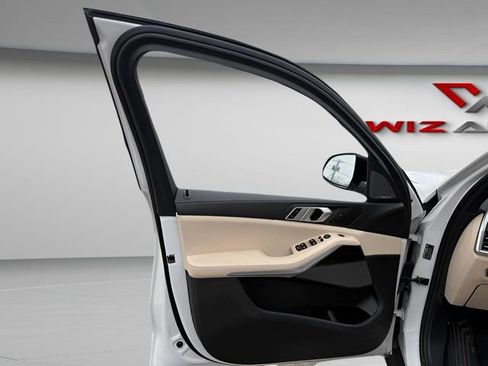 Used 2021 BMW X5 xDrive40i w/ Premium Package image 13