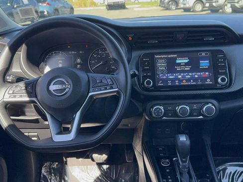 Used 2023 Nissan Kicks SV image 10