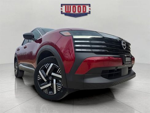 Used 2025 Nissan Kicks SV w/ Illumination Package image 2