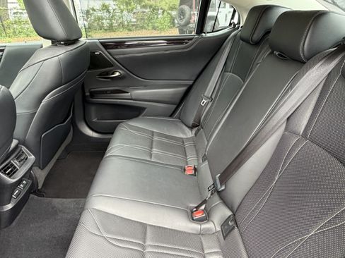 Used 2019 Lexus ES 350 Ultra Luxury w/ Accessory Package 2 FWD image 31
