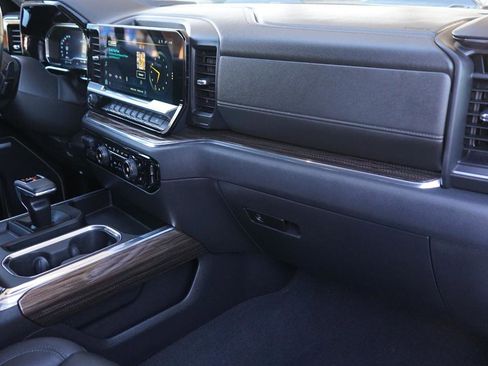 Used 2023 Chevrolet Silverado 1500 LT Trail Boss w/ LT Trail Boss Premium Package AWD/4WD image 12