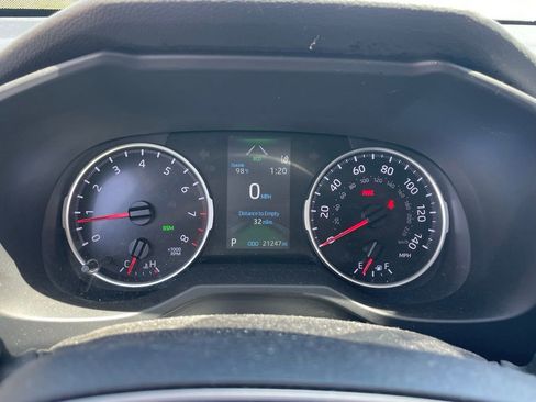 Used 2022 Toyota RAV4 XLE Premium FWD image 11