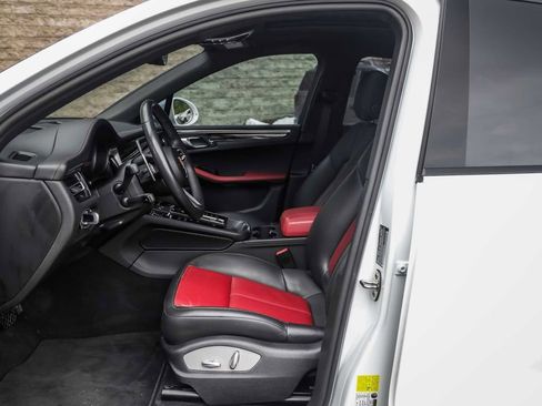 Used 2024 Porsche Macan image 24