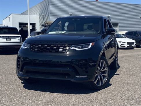 New 2025 Land Rover Discovery Dynamic SE image 3