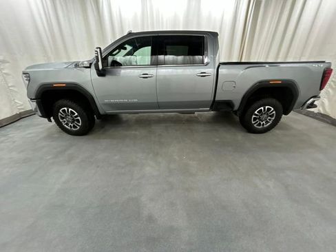 Used 2024 GMC Sierra 2500 SLT w/ SLT Convenience Package AWD/4WD image 3
