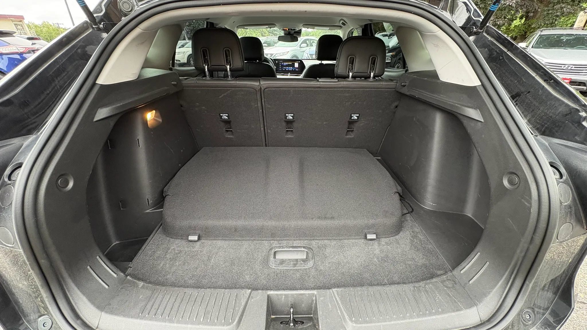 Used 2025 Chevrolet Trax LT w/ LT Convenience Package FWD image 24