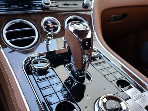 Used 2024 Bentley Continental GT image 32