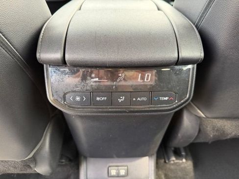 Used 2020 Toyota Highlander XLE AWD/4WD image 27