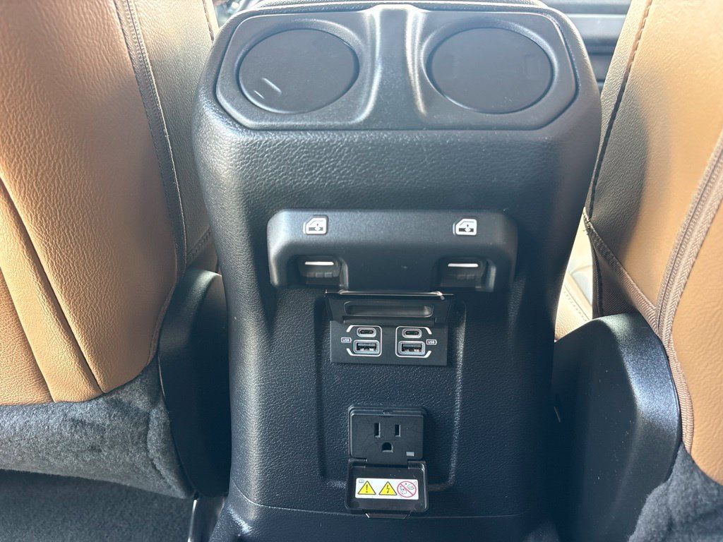 Used 2022 Jeep Wrangler Unlimited Sahara w/ Safety Group AWD/4WD image 20