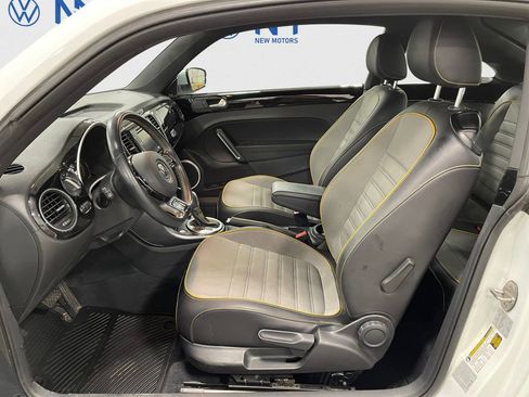 Used 2018 Volkswagen Beetle 2.0T Dune image 9