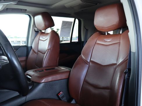 Used 2015 Cadillac Escalade Premium image 16