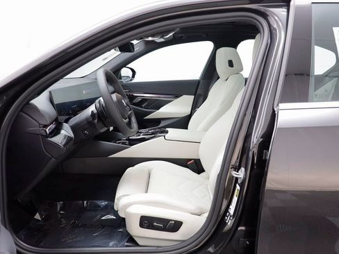 New 2026 BMW 530i xDrive w/ Premium Package image 5