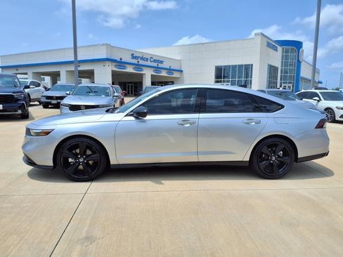 Used 2025 Honda Accord Sport image 3