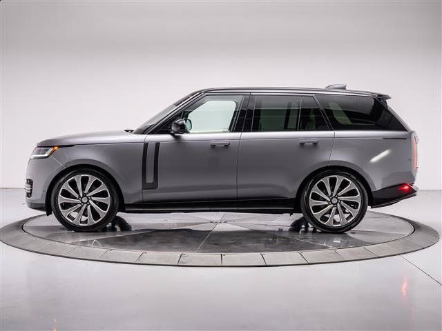 Used 2023 Land Rover Range Rover SE AWD/4WD image 2