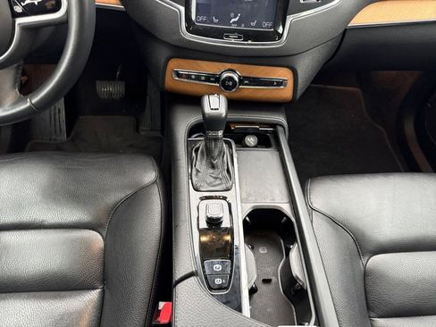 Used 2022 Volvo XC90 T6 Momentum image 15