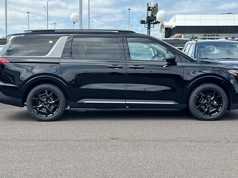 New 2026 Kia Carnival SX w/ SX Dark Edition Package FWD image 3