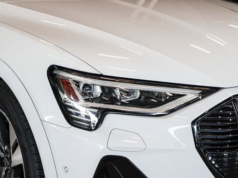 Used 2023 Audi e-tron Premium w/ Convenience Plus Package image 29