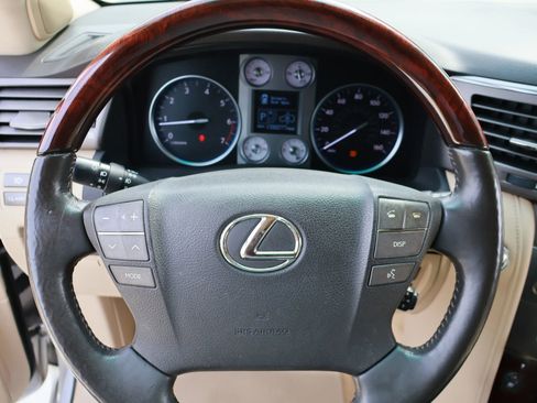 Used 2011 Lexus LX 570 4WD image 31