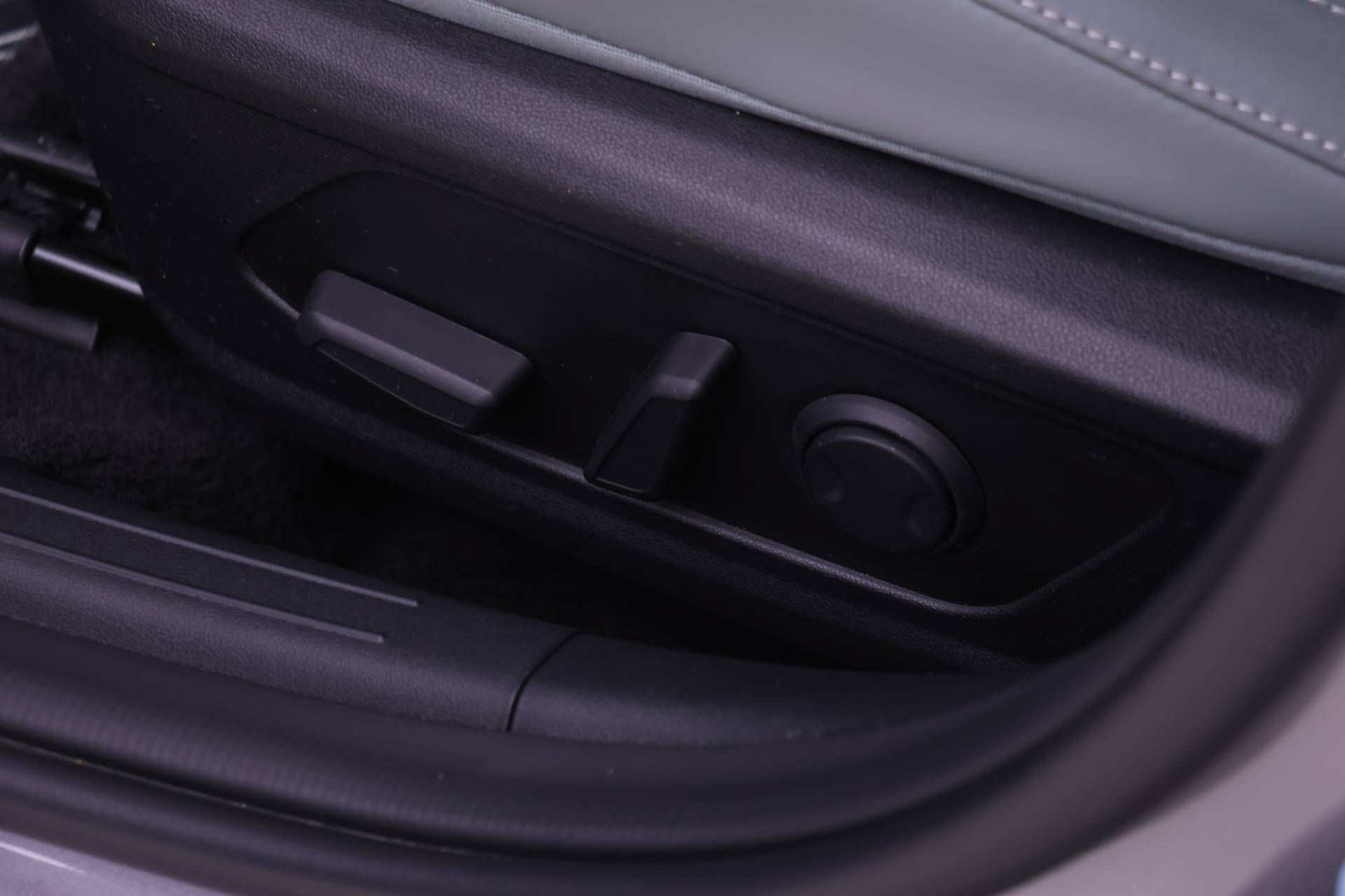 Used 2025 Hyundai Elantra Limited FWD image 15