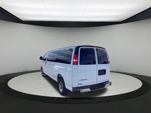 Used 2025 Chevrolet Express 3500 LT w/ LT Preferred Equipment Group RWD image 6