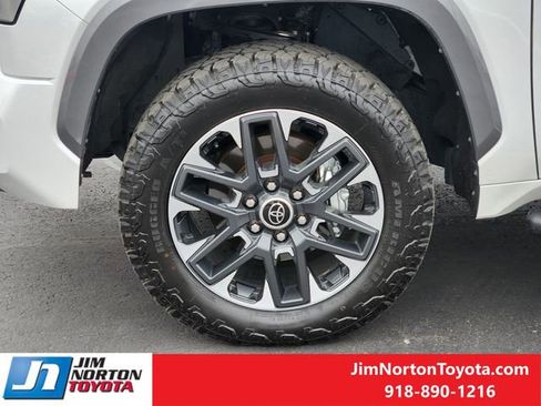 Used 2023 Toyota Tundra Limited image 14