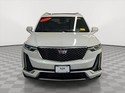 Used 2022 Cadillac XT6 Premium Luxury image 2