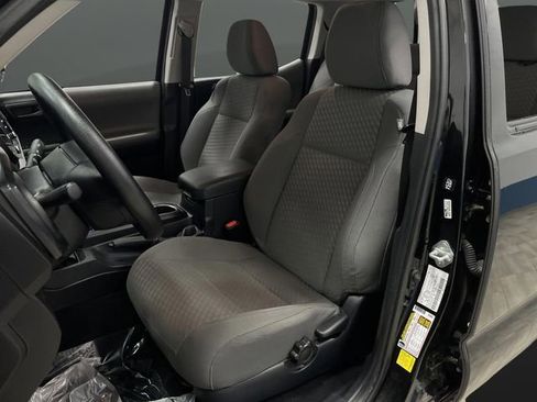 Used 2022 Toyota Tacoma SR image 4