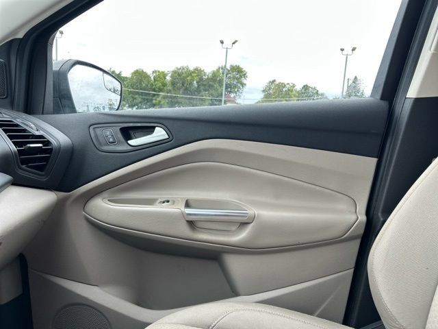 Used 2017 Ford Escape SE FWD image 38
