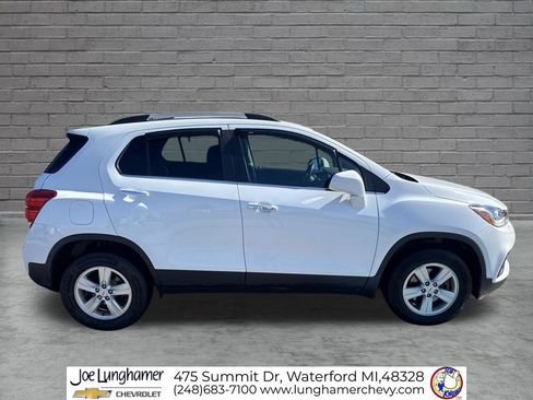 Used 2019 Chevrolet Trax LT w/ LT Convenience Package AWD/4WD image 2