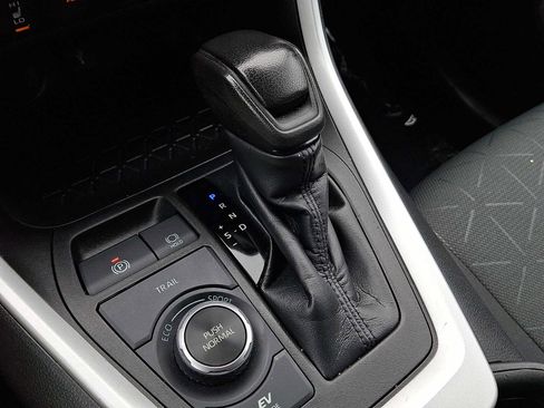 Used 2021 Toyota RAV4 XLE w/ XLE Grade Weather Package image 14